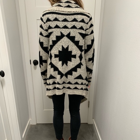 Aztec Sweater - Picture 3 of 4